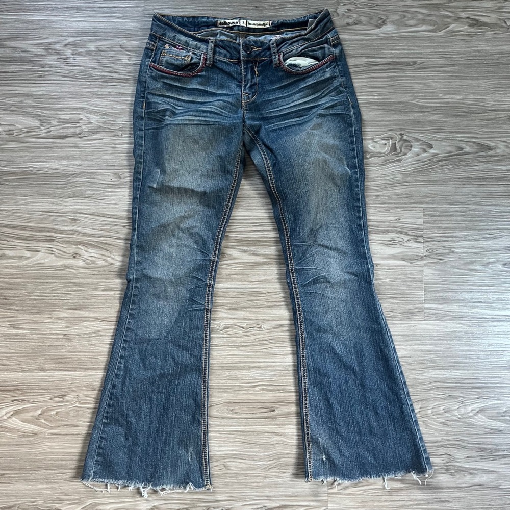 Dollhouse Womens Low Rise Flare Jeans Medium Wash Frayed Hem Size 3 HY-1244ME17